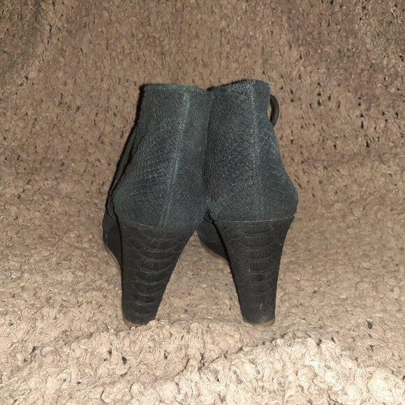 ROSEGOLD BRAND-Snakeskin Textured Black Suede Wedge Booties-Sz 37.5-Near Mint - Picture 6 of 8